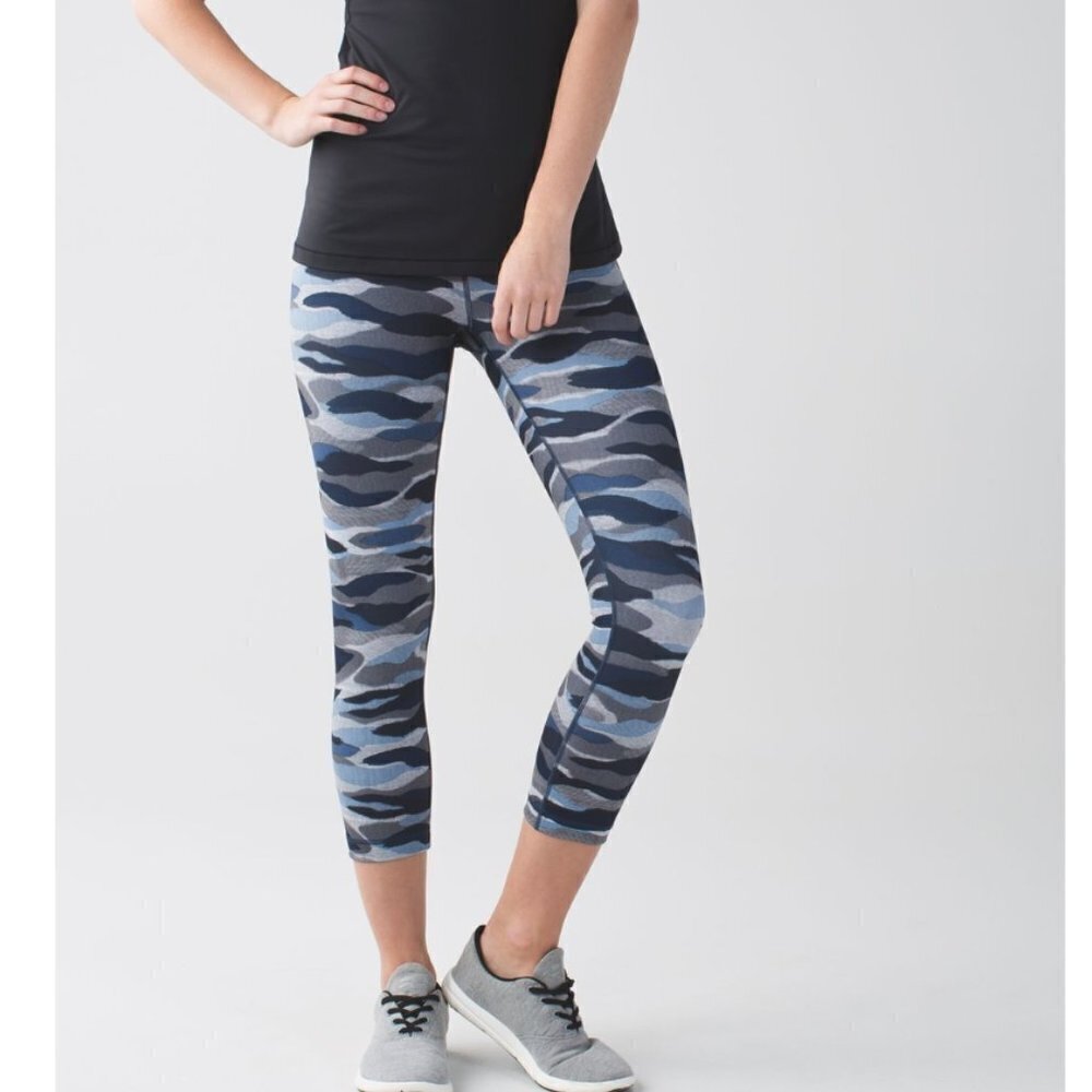 Lululemon Lululemon Wunder Under Crop III Mini Coast‎ Camo Deep Navy size 6